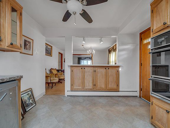 4th image of 344 New York Ave