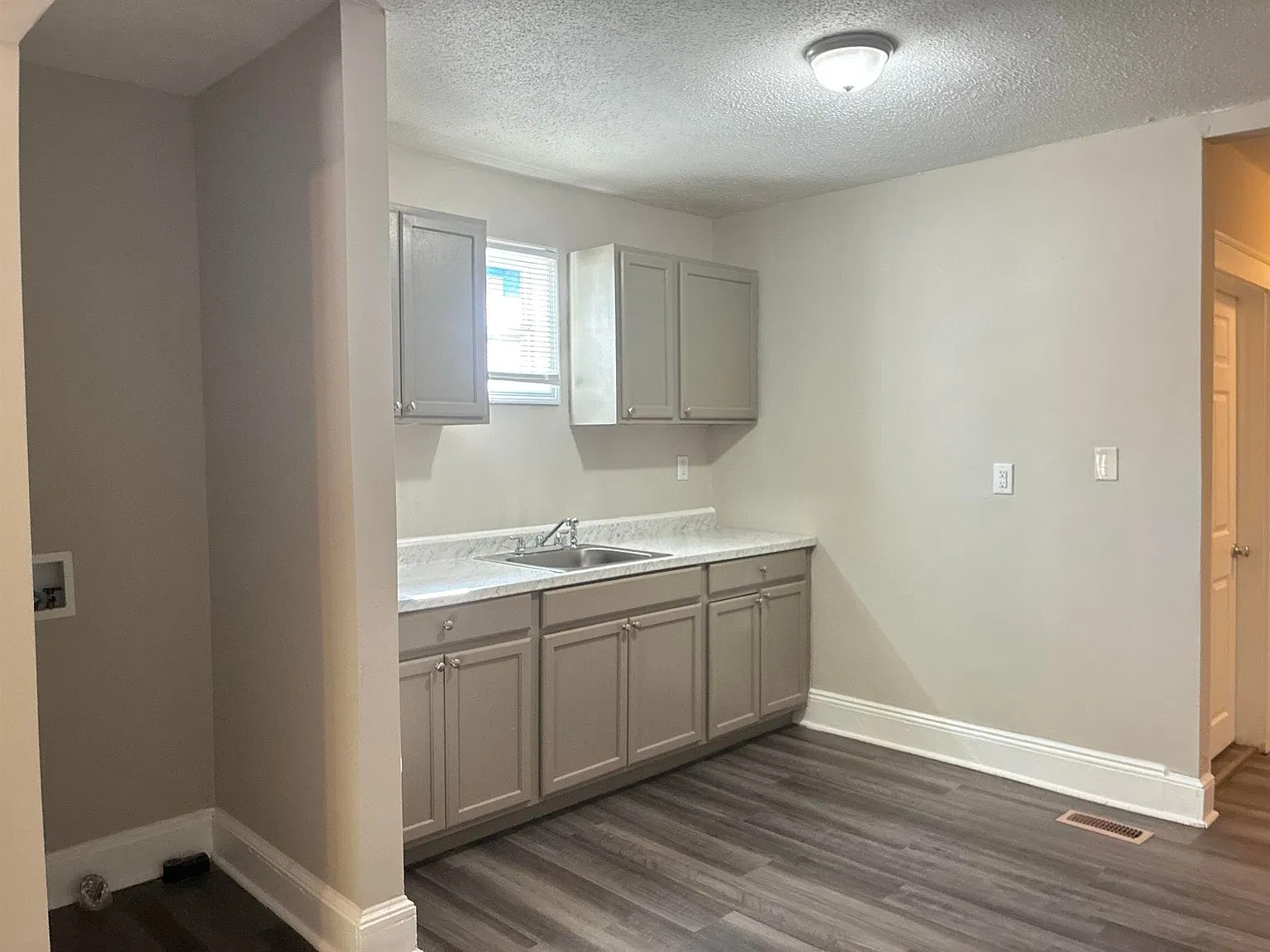 114 Chestnut Unit B — Photo 3