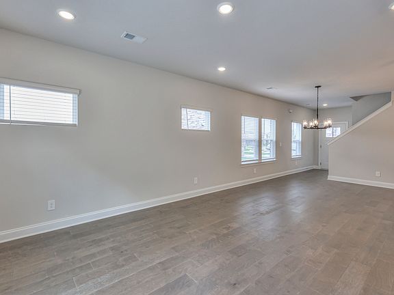 5th image of 317 Almont Dr