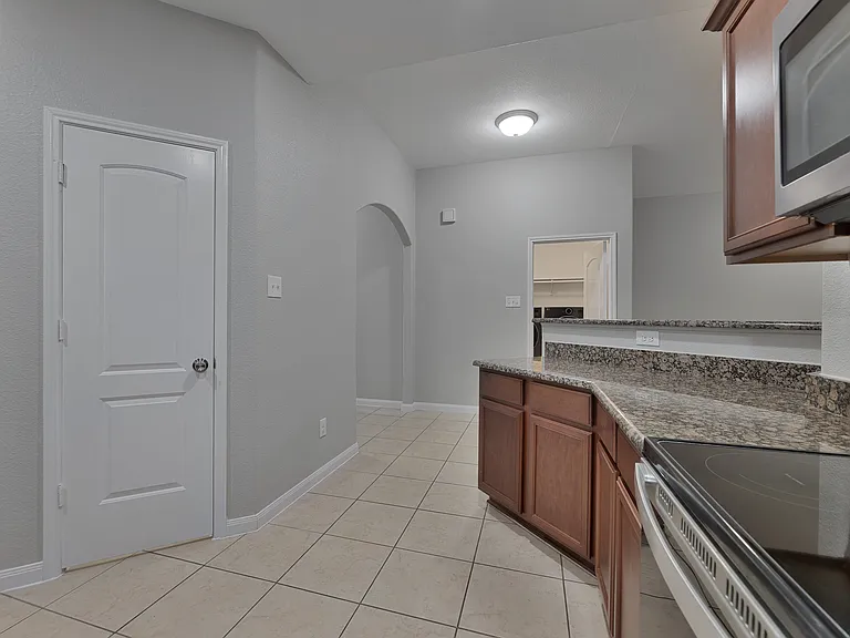 1805 Mesquite Ln — Photo 9