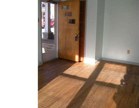 4th image of 416 Charles St
