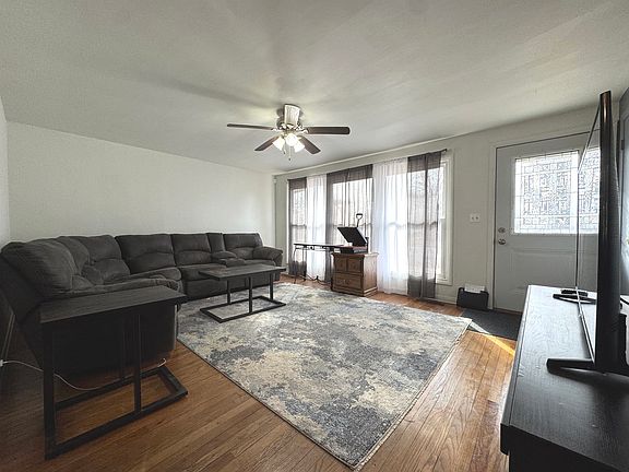 3rd image of 1278 Theresa Ln