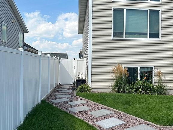 5th image of 919 29th Ave W