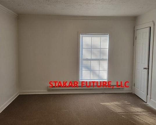 3rd image of 1558 1/2 W New York St