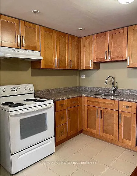 40 Cavehill Cres #LOWER — Photo 10