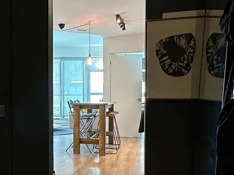 49 E Liberty St #1407 — Photo 8