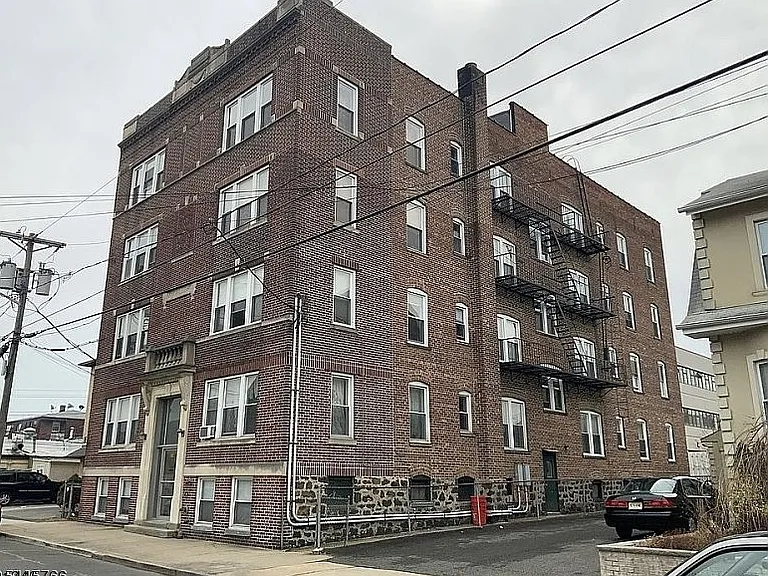 214 Lawton Ave #14 — Photo 1