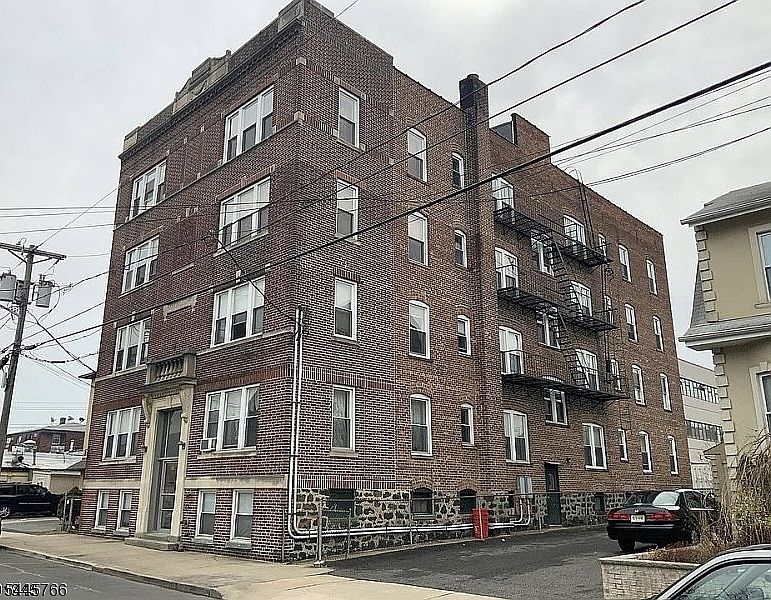 1st image of 214 Lawton Ave APT 14