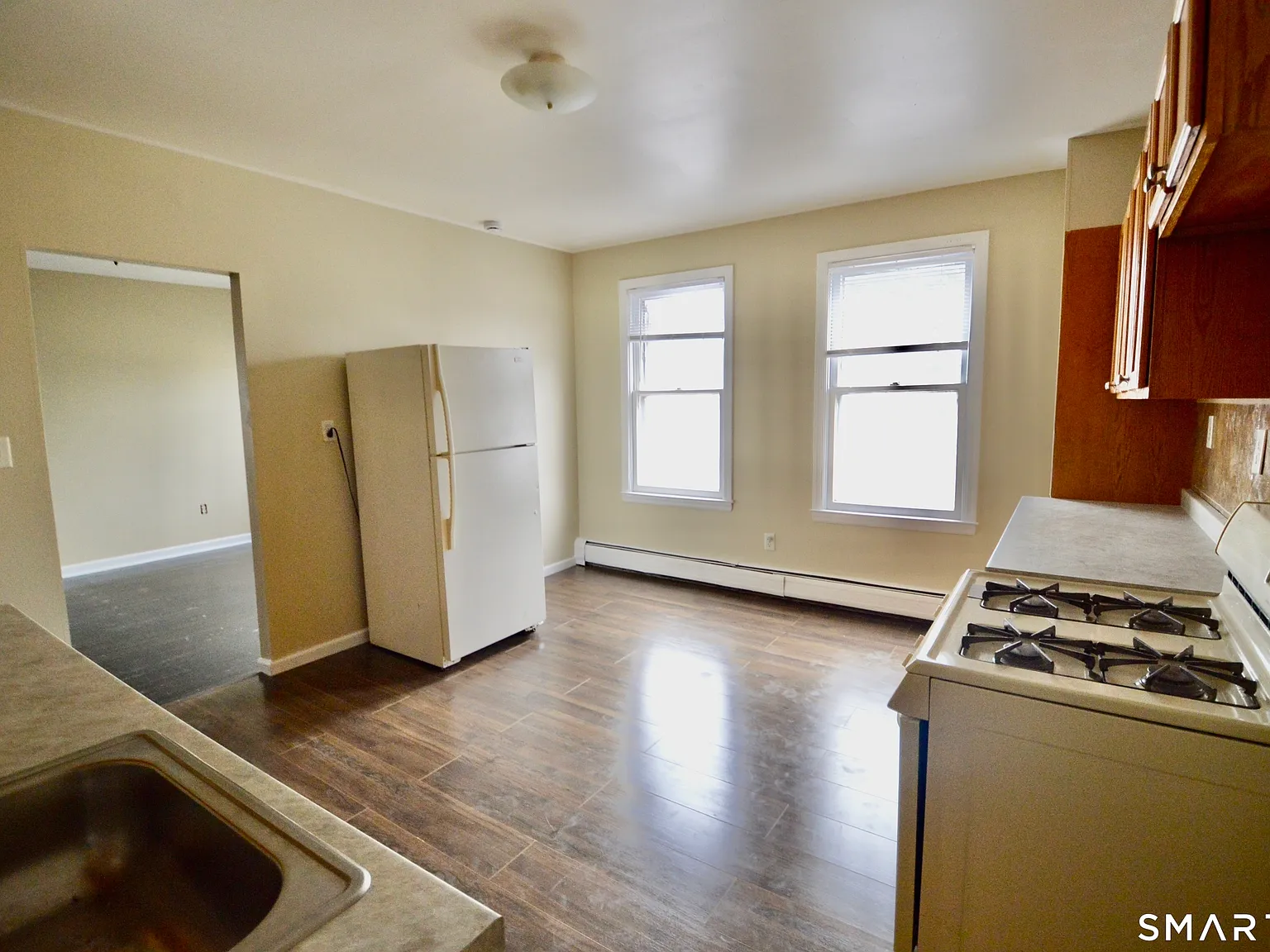 3 bed, 1.0 bath, 7545 sqft, $2,175 — Photo 3