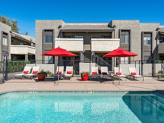 Sparkling pool with bbq area is ready for summer!