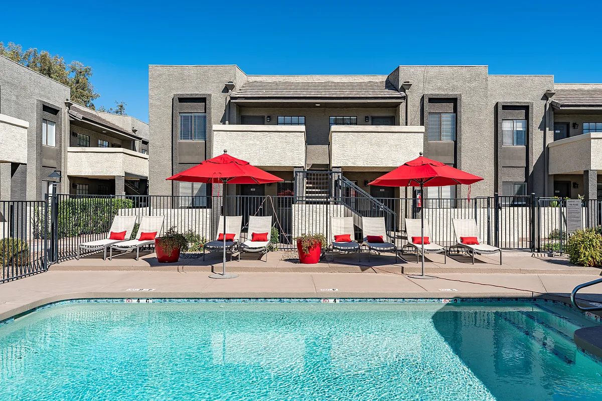 Sparkling pool with bbq area is ready for summer! - Roosevelt Park