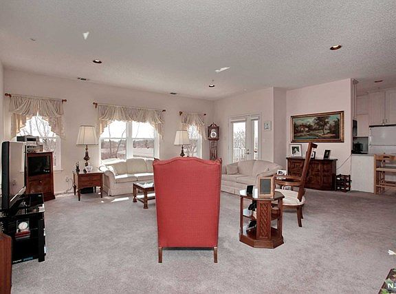4th image of 319 Brittany Dr #319