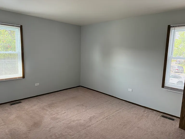 1070 Glouchester Hbr — Photo 12