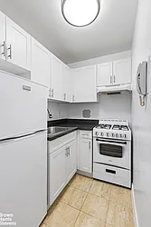 200 East 15th Street #8b In Gramercy Park, Manhattan 