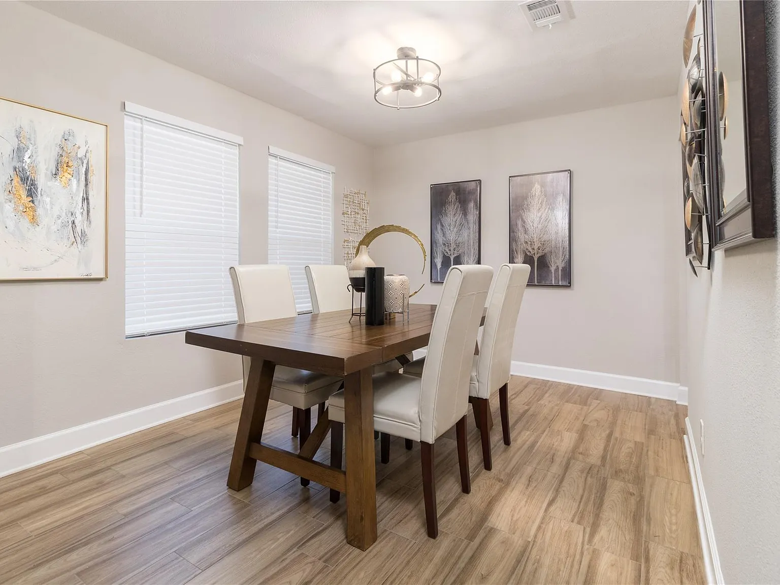 3 bed, 2.0 bath, 1421 sqft, $2,000 — Photo 2
