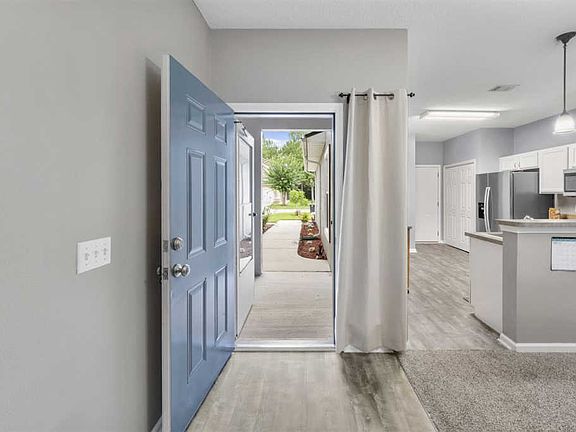 5th image of 798 Scrub Jay Dr