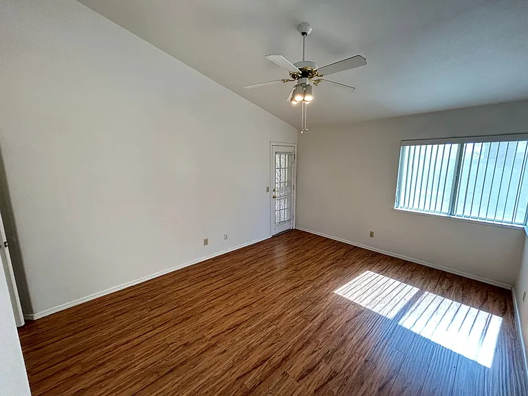 4552 Bradpoint Dr — Photo 27