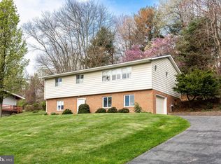 16 Parkview Ter, Westminster, MD 21157