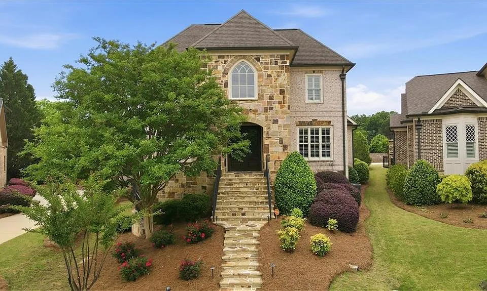5869 Chickasaw Ln