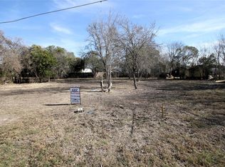 1104 Wichita St, Lockhart, TX 78644