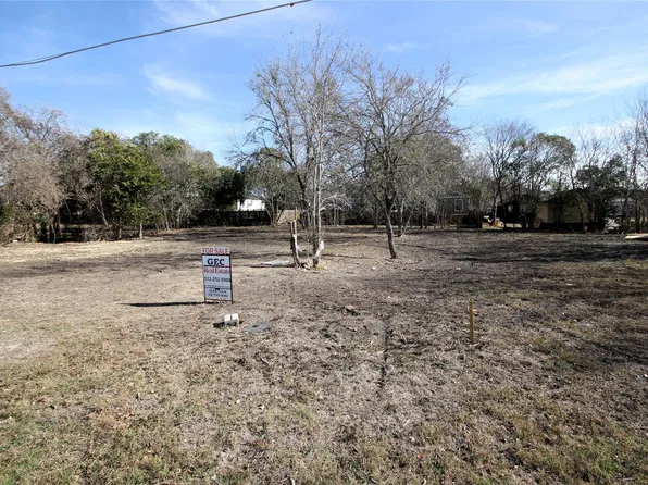 1104 Wichita St, Lockhart, TX 78644