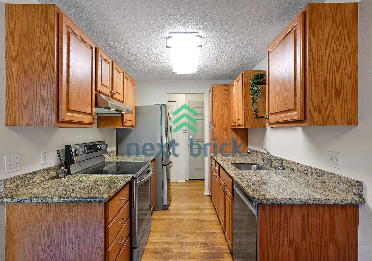 "Charming 1-Bed Condo Retreat in Kirkland 630 Sq Ft of Cozy Living!" — Photo 4