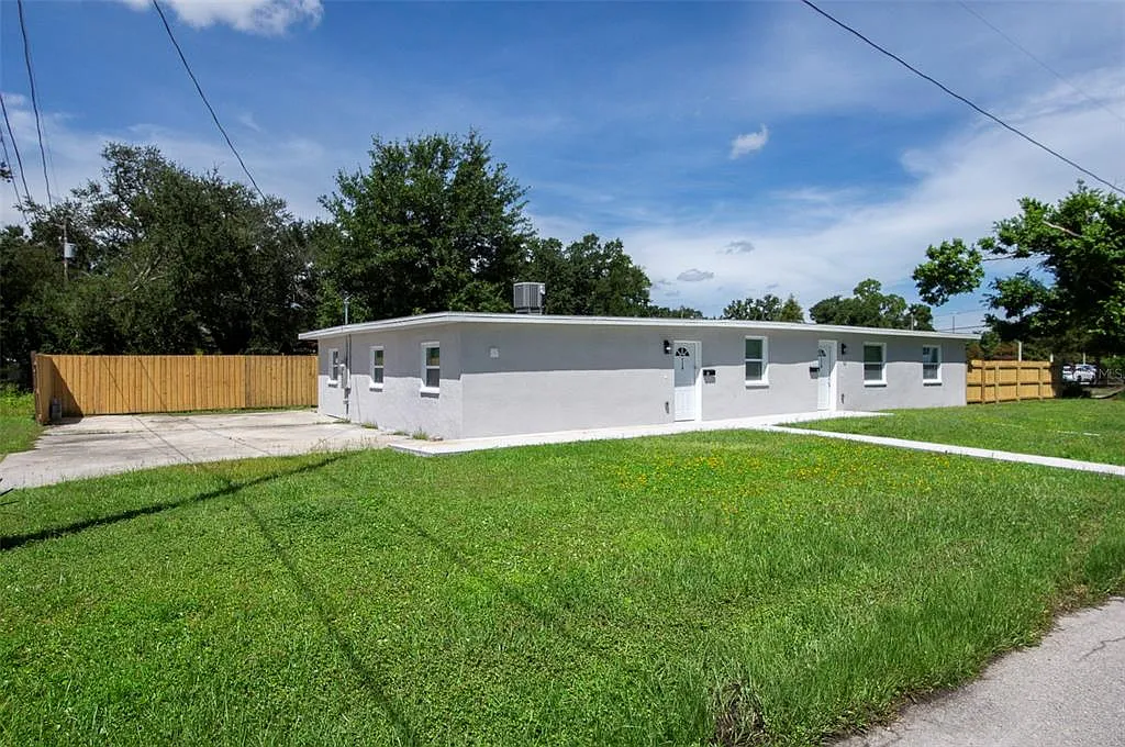 2 bed, 1.0 bath, 758 sqft, $1,900 — Photo 1