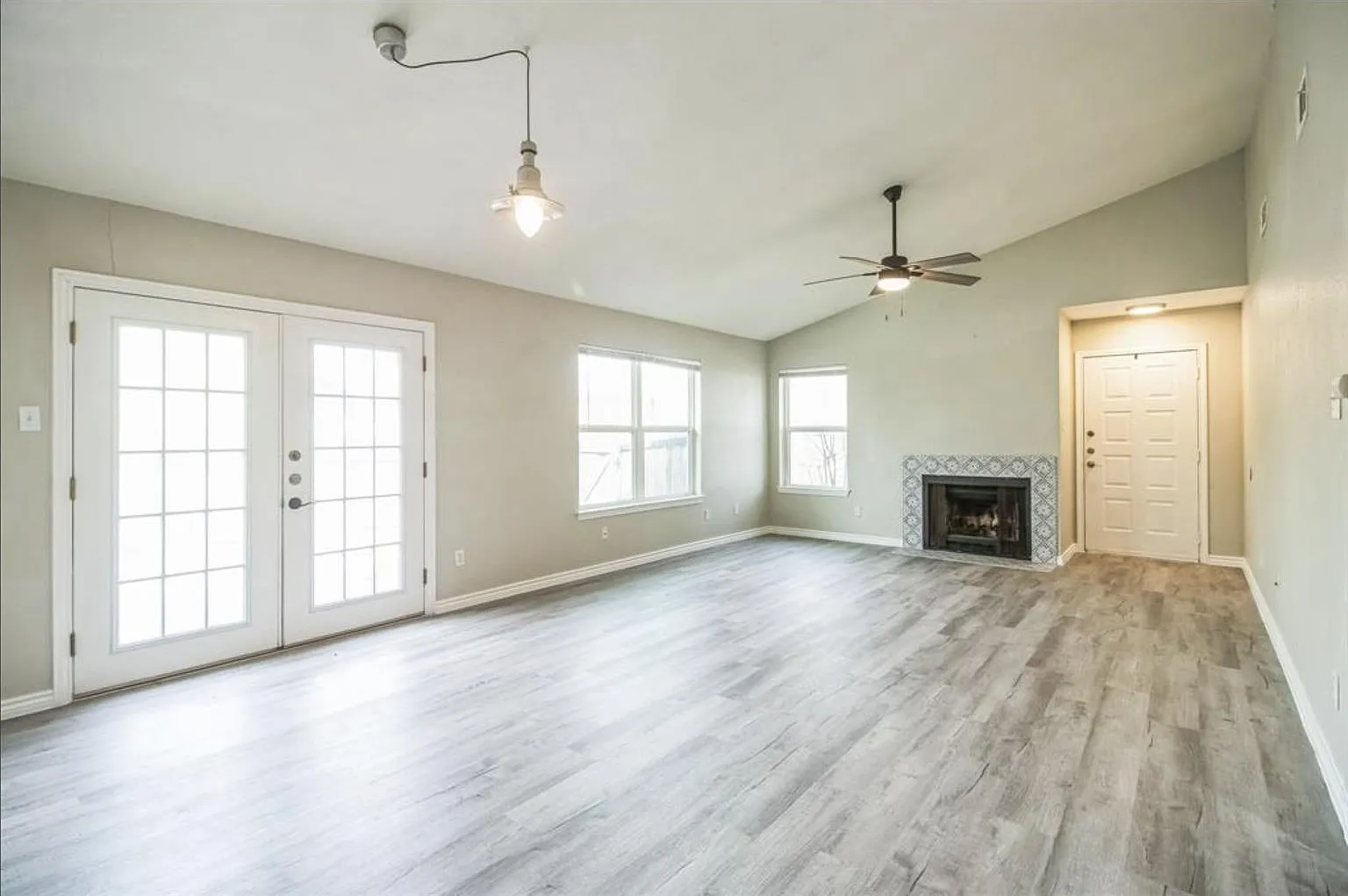 3 bed, 2.0 bath, 1323 sqft, $1,850 — Photo 4