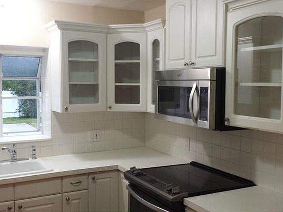 4th image of 1005 Varona St