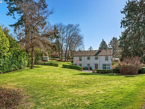 3rd image of 1815 SW Sunset Blvd