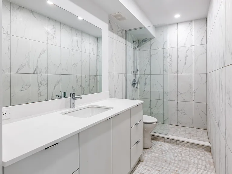 30 Hillsboro Ave — Photo 8
