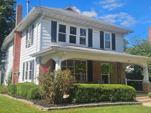 27 Hanover St, Spring Grove, PA 17362