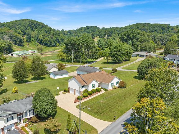 4th image of 100 Valley Crest Dr