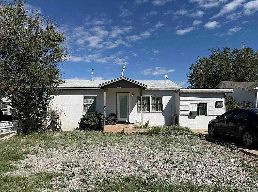 2 bed, 840 sqft, $900 — Photo 1