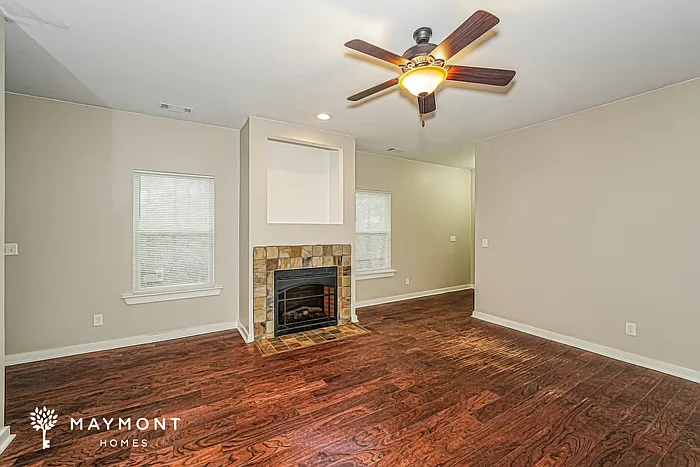 245 Hathaway Ln — Photo 4