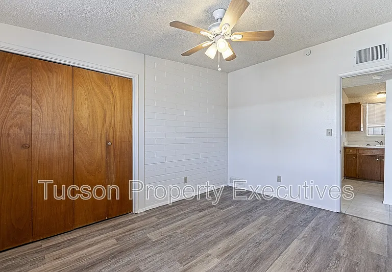4246 E Pima St #D — Photo 16