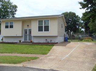 1044 Kinderling Ln, Florissant, MO