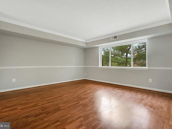 4th image of 7952 Seven Woods Dr APT I