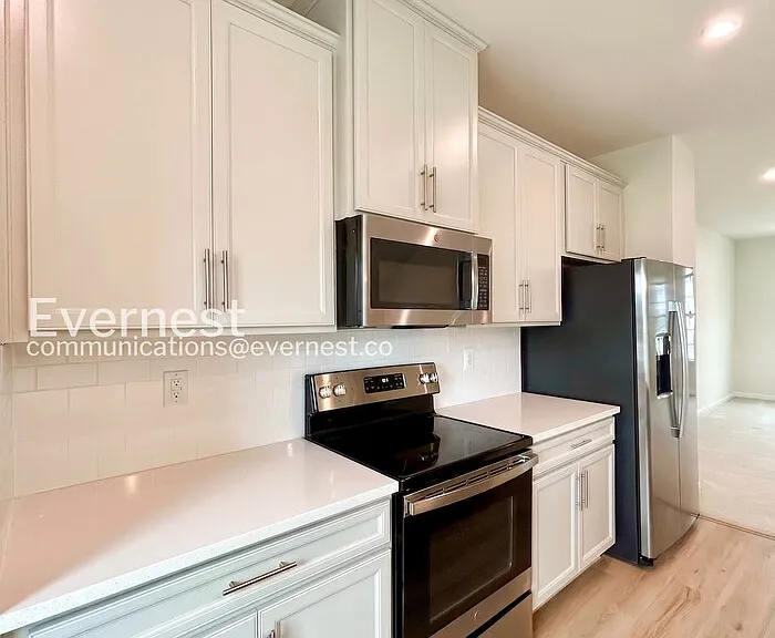 8808 Stevenson Ln — Photo 2