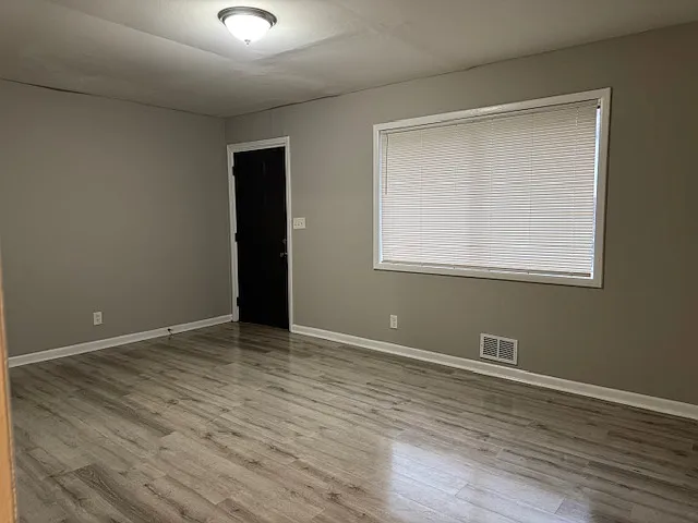 1275 E Washington Ave — Photo 10