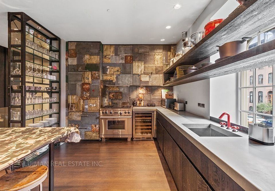 1st image of 455 W 20th St Penthouse 1