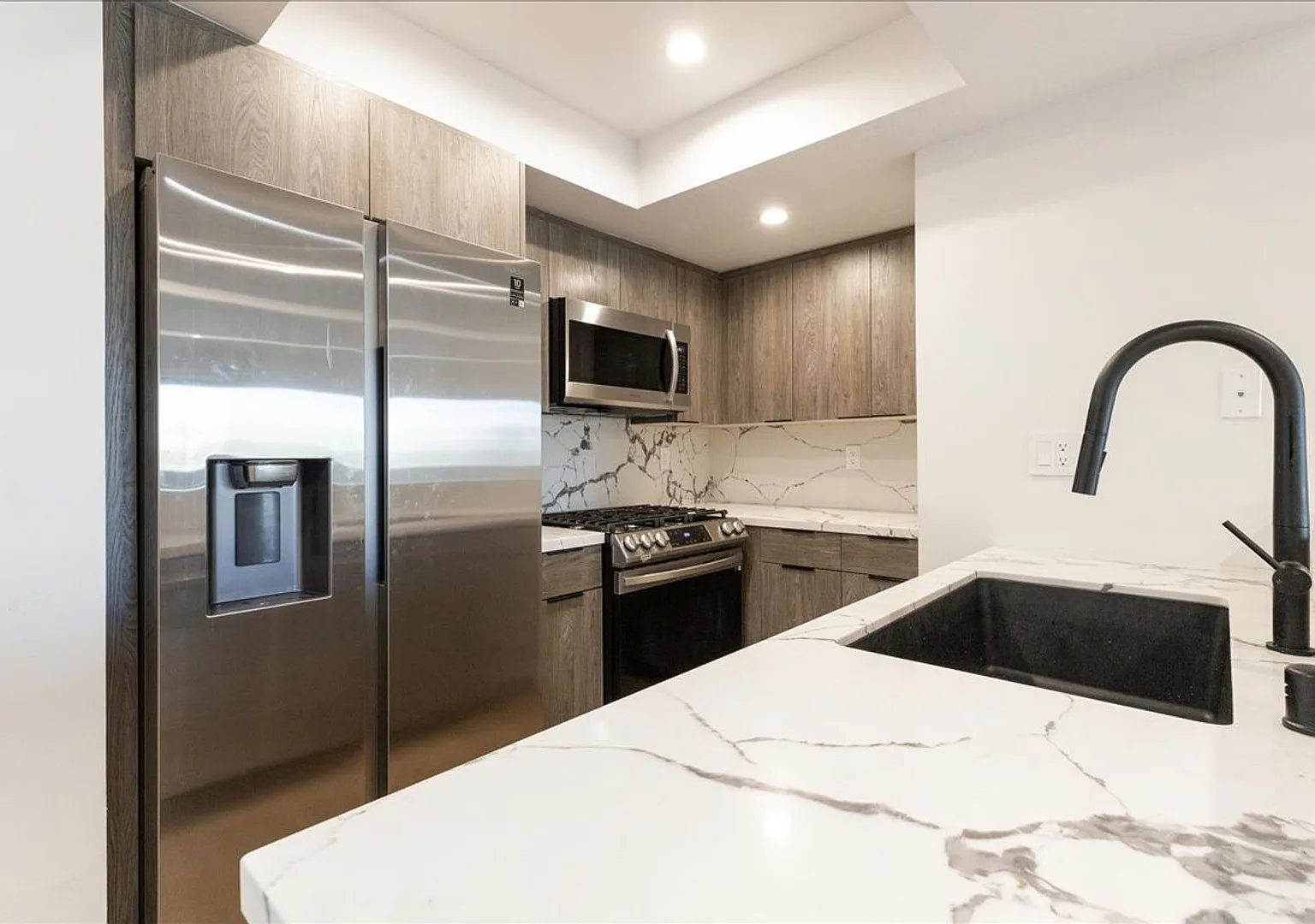 Welcome To Your New West LA Apartment! — Photo 1