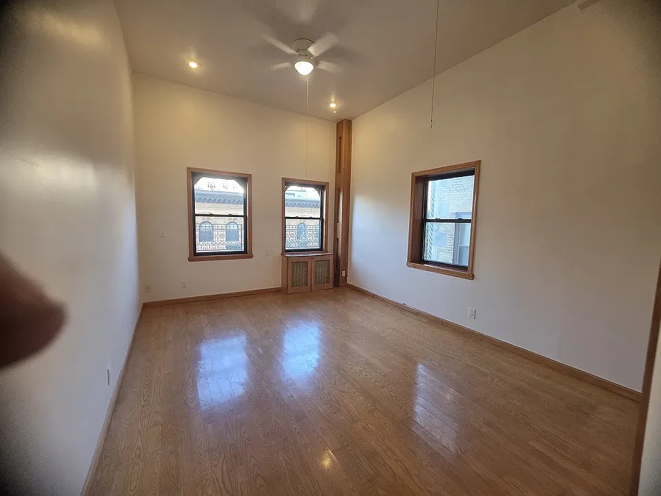 302 W 76th St #5B