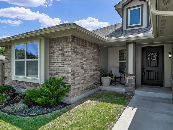 2nd image of 1304 Leigh Cir
