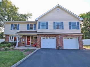 4 Prescott St, Edison, NJ 08817