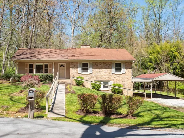 3 Merribrook Ln, Hendersonville, NC 28791