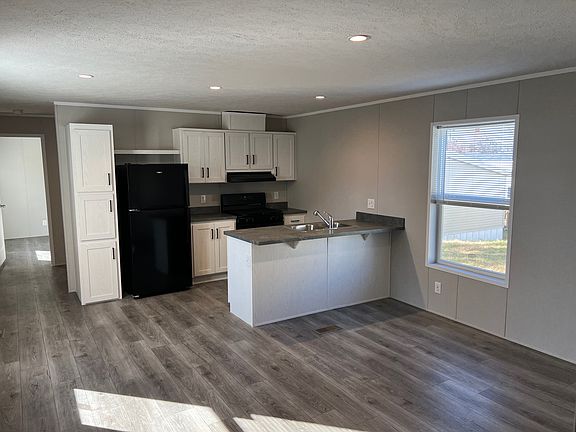 3rd image of 40 Evergreen Dr #E40