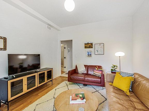 4th image of 923 N Francisco Ave #1