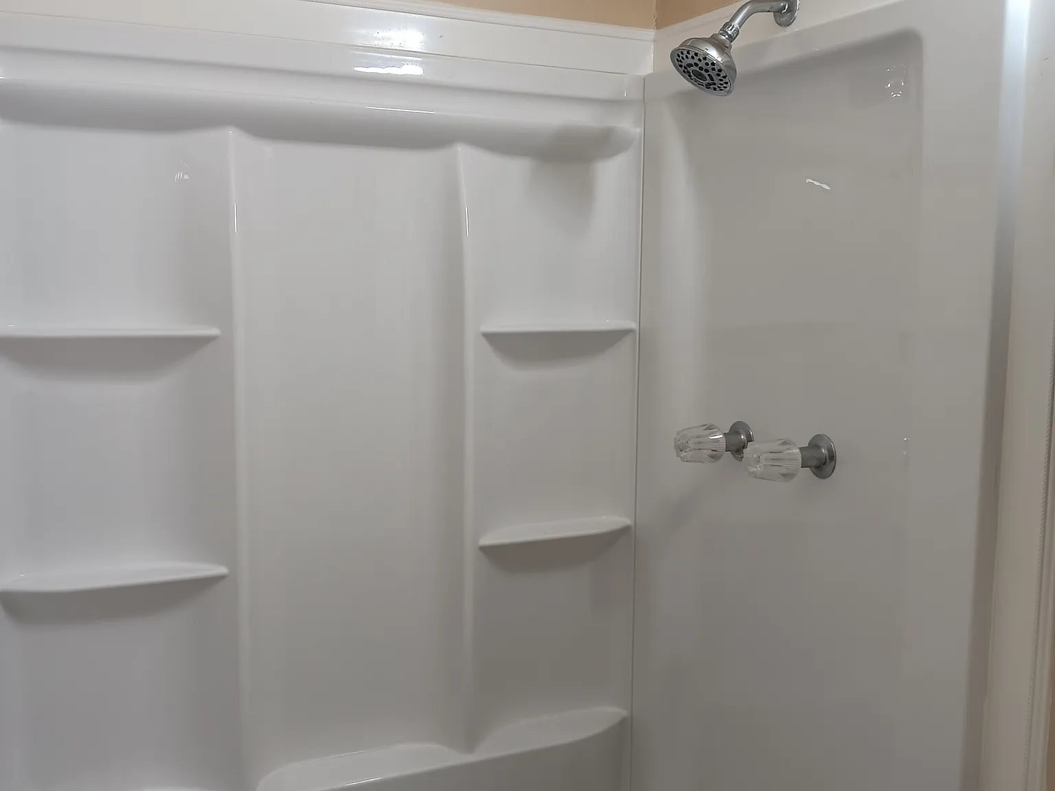 2331 Greenwood Ct — Photo 4