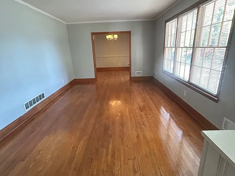 2221 Hooklawn Dr — Photo 2